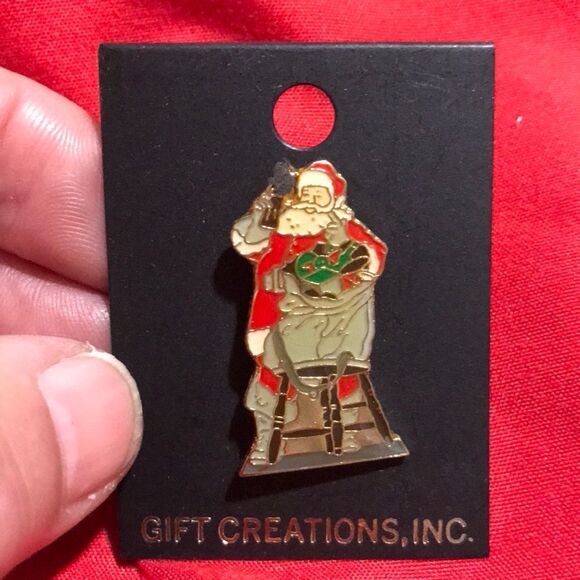 New Coca Cola Santa pin - Picture 1 of 2